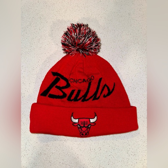 Vintage Style Chicago Bulls Knit Beanie Hat - Picture 2 of 7